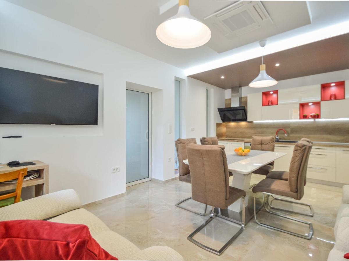 Apartment Mornar-5 By Interhome Trogir Exterior foto