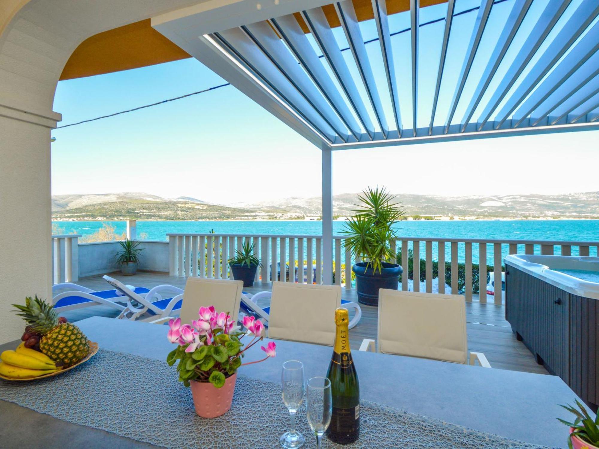 Apartment Mornar-5 By Interhome Trogir Exterior foto